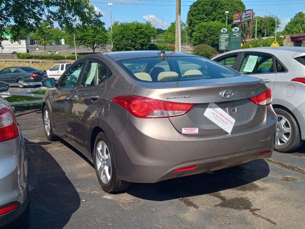 2013 Hyundai Elantra GLS's photo