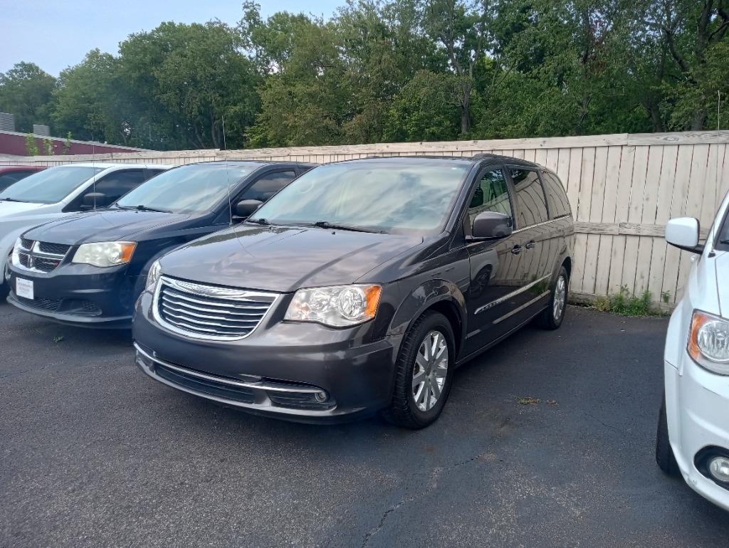 2016 Chrysler Town & Country Touring's photo