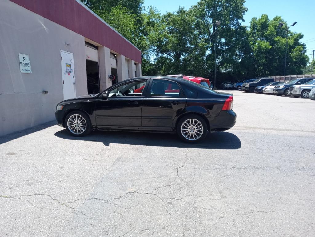 2010 Volvo S40 2.4i's photo