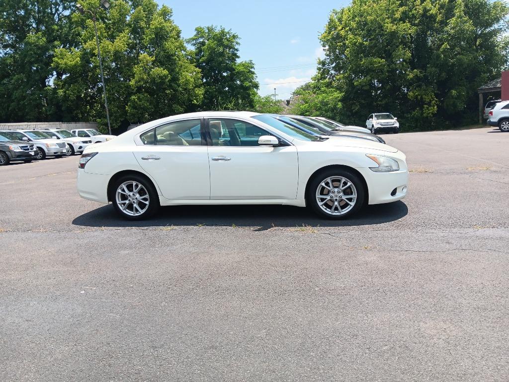 2014 Nissan Maxima SV's photo