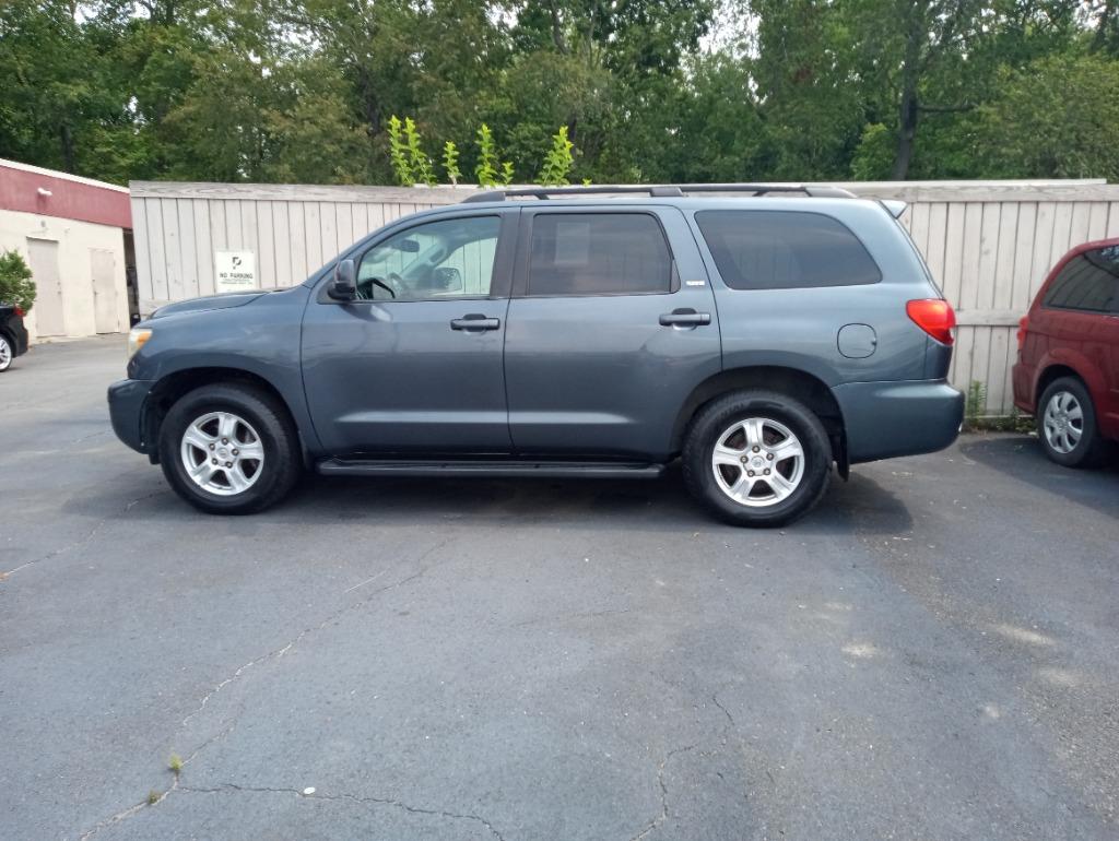 2008 Toyota Sequoia SR5's photo