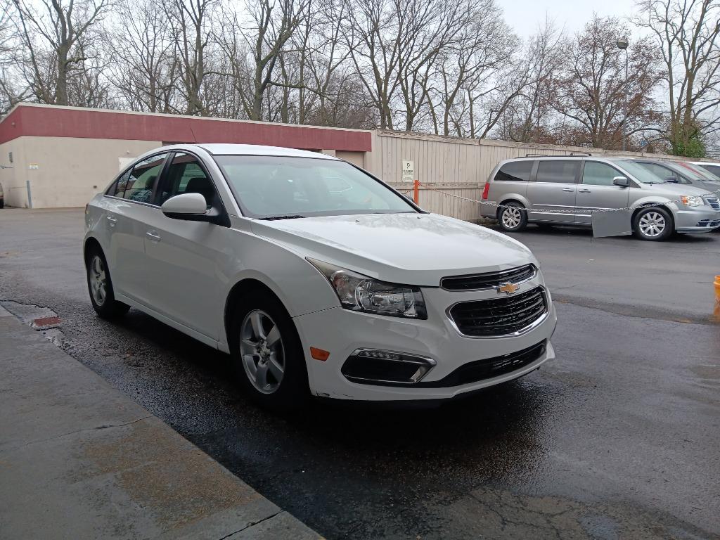 2015 Chevrolet Cruze 1LT photo 2