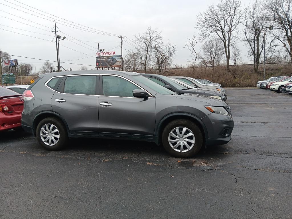 2015 Nissan Rogue S photo 2