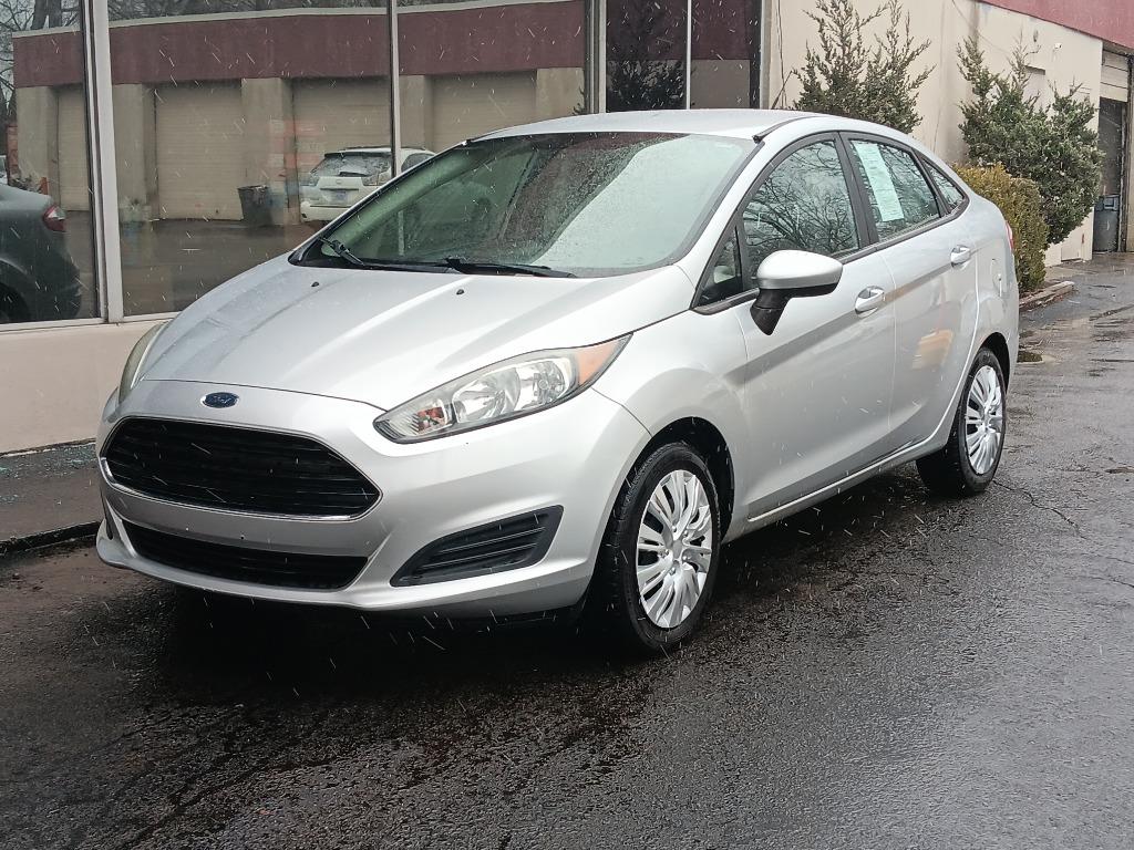 2016 Ford Fiesta S's photo