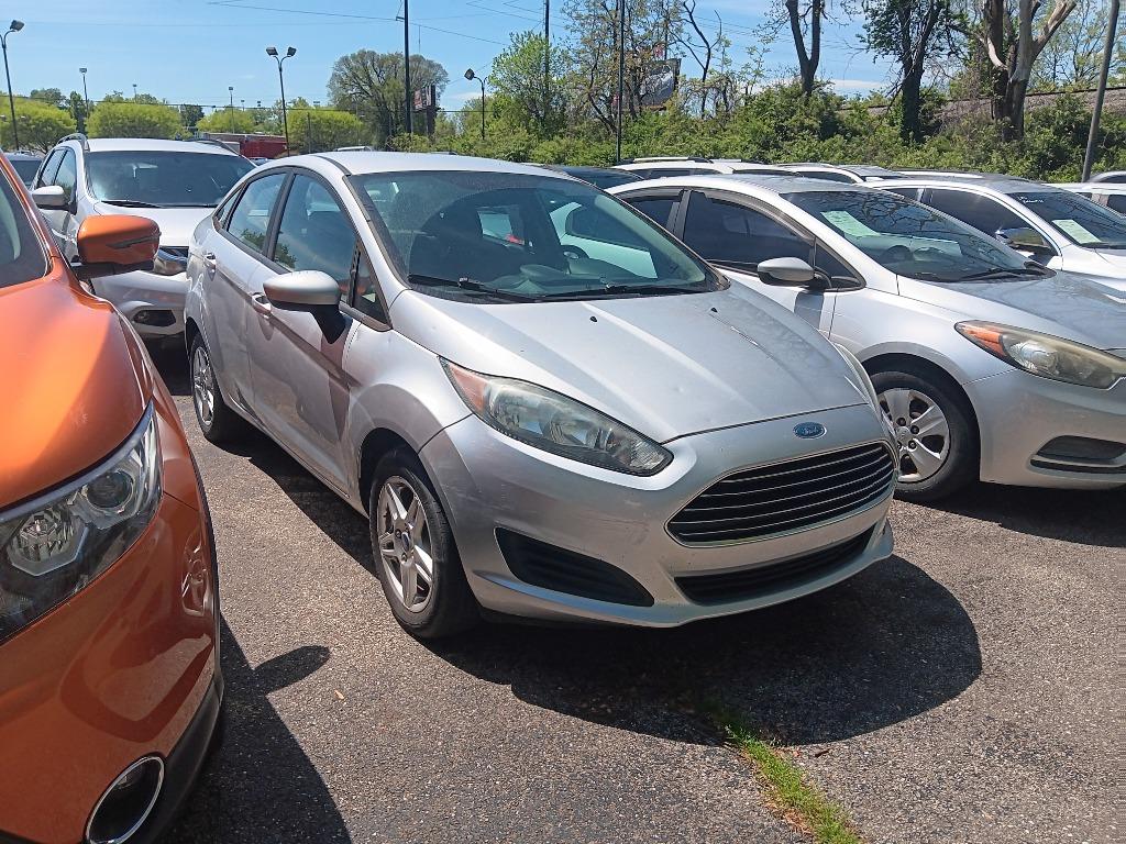 2017 Ford Fiesta SE's photo