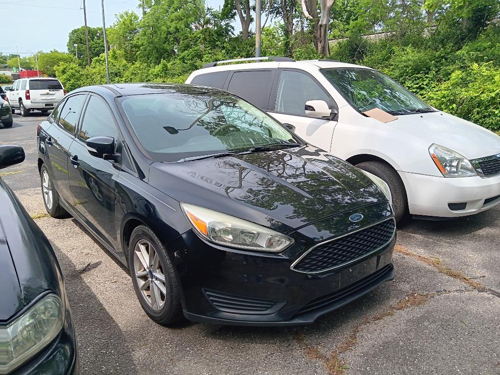 2017 Ford Focus SE's photo