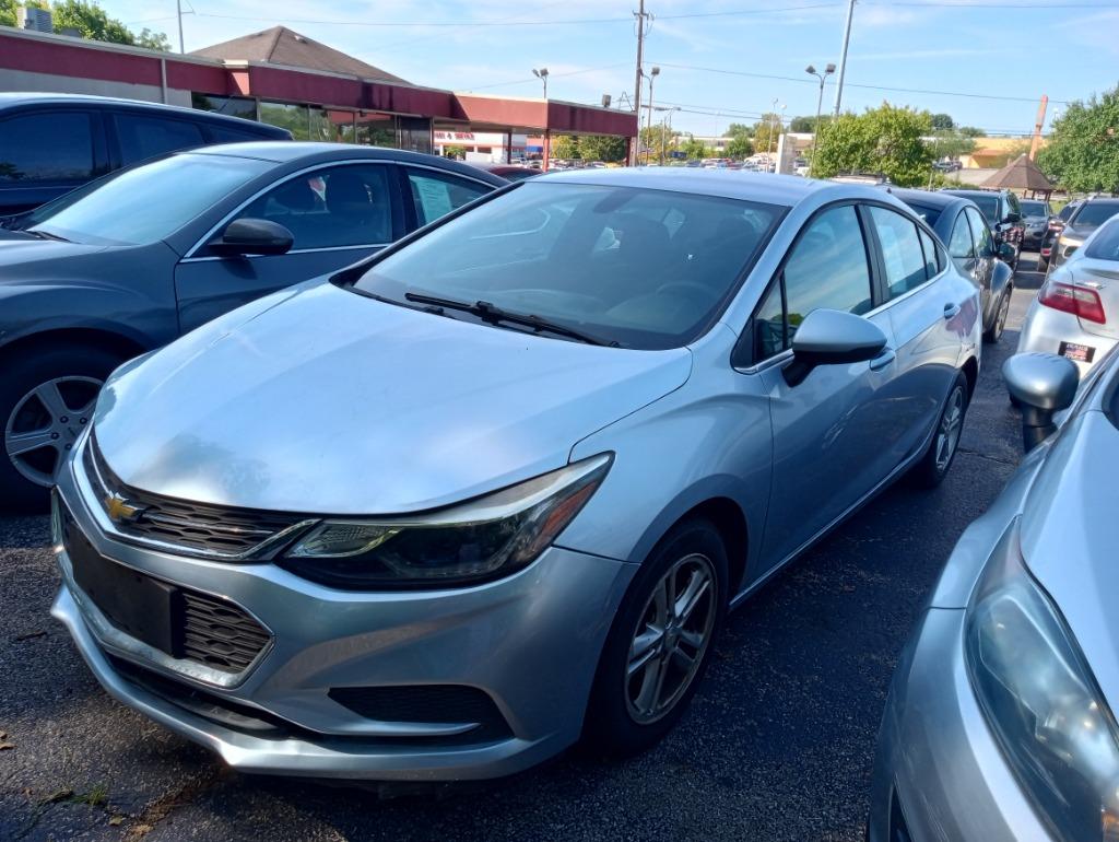 2017 Chevrolet Cruze LT's photo