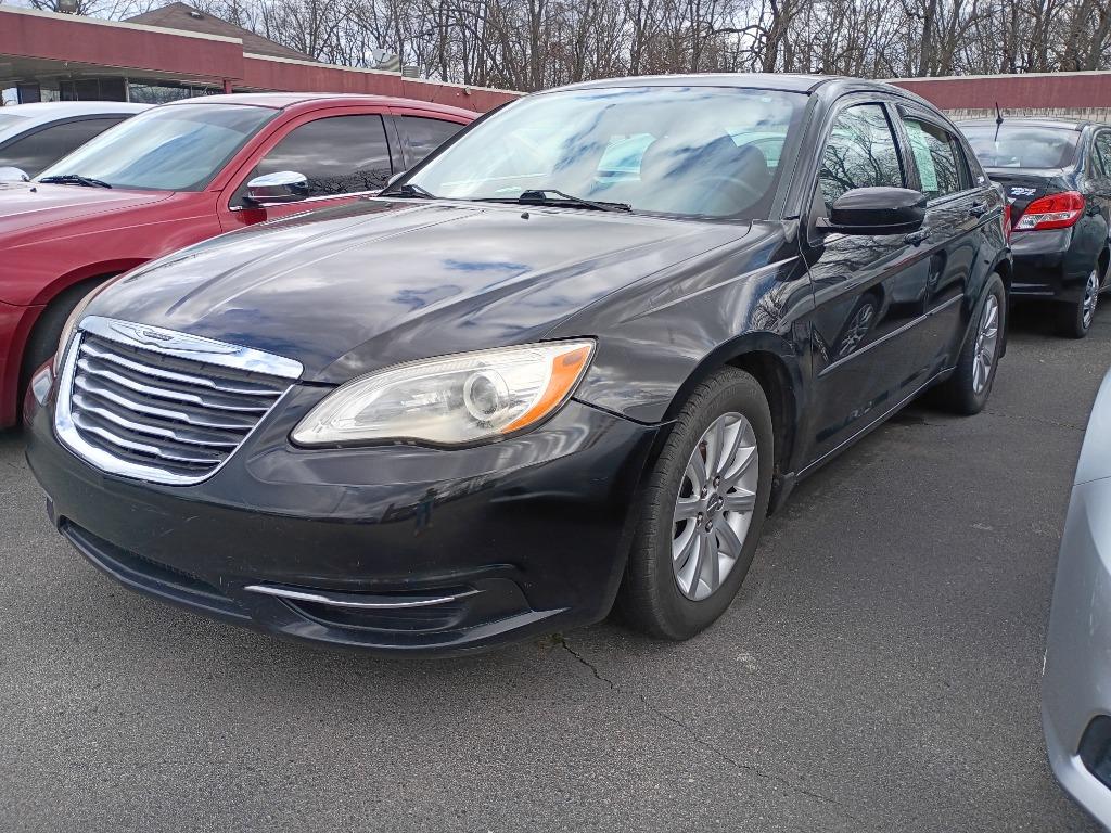2013 Chrysler 200 Touring's photo