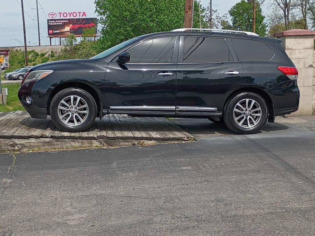2016 Nissan Pathfinder SL 4WD's photo