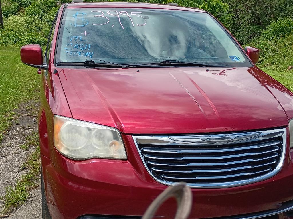 2014 Chrysler Town & Country Touring's photo