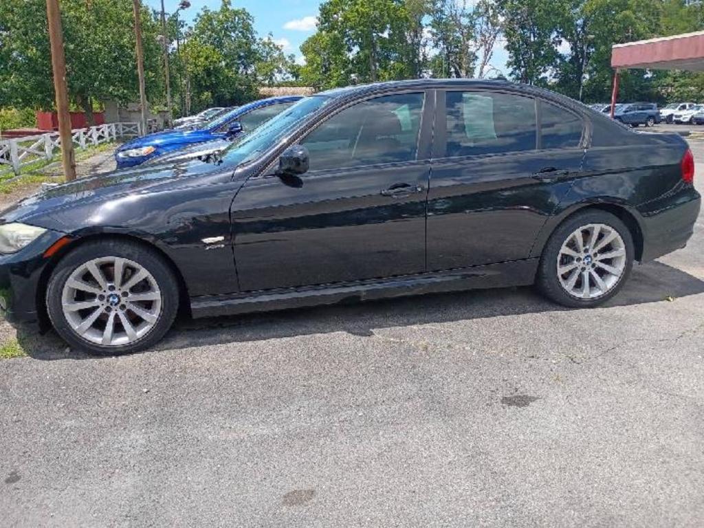 2011 BMW 3 Series 328i xDrive Sedan's photo